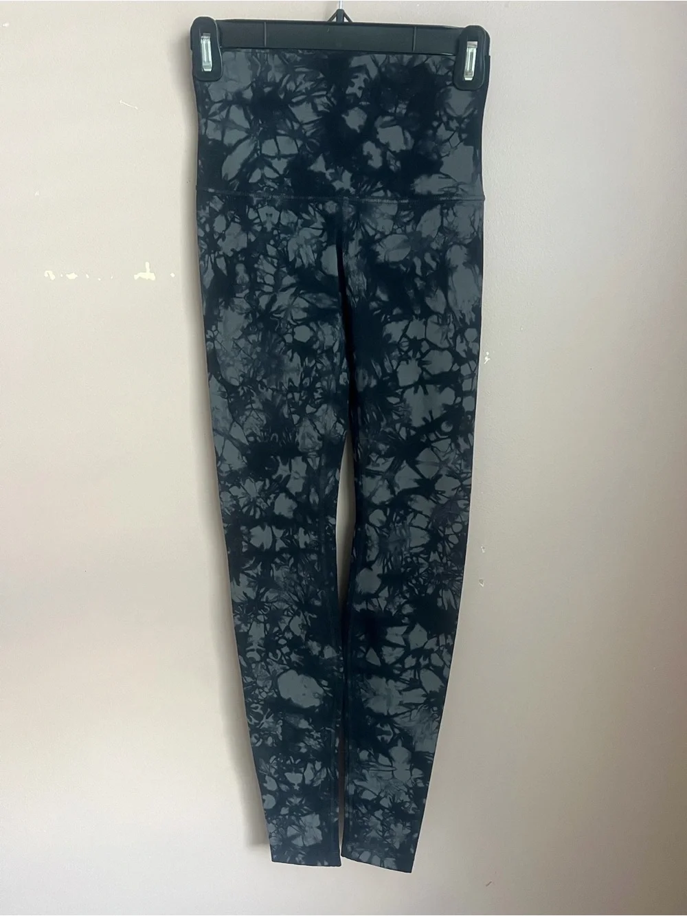 lululemon athletica women’s Black & Gray Tie-Dye Leggings